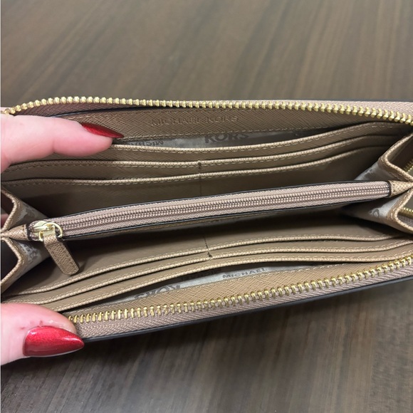 Michael Kors Blush Leather Wallet - Picture 12 of 15